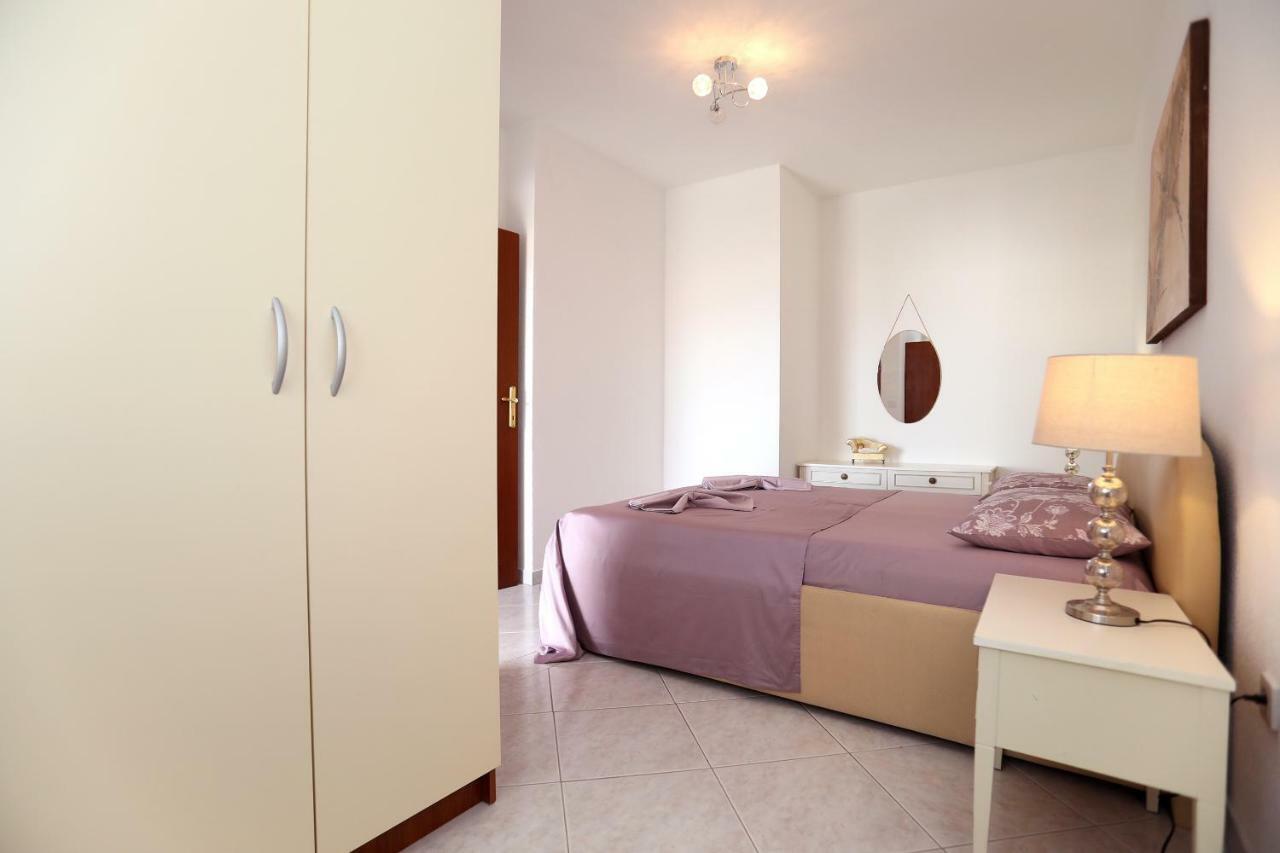 Apartment Katarina Трогир Екстериор снимка