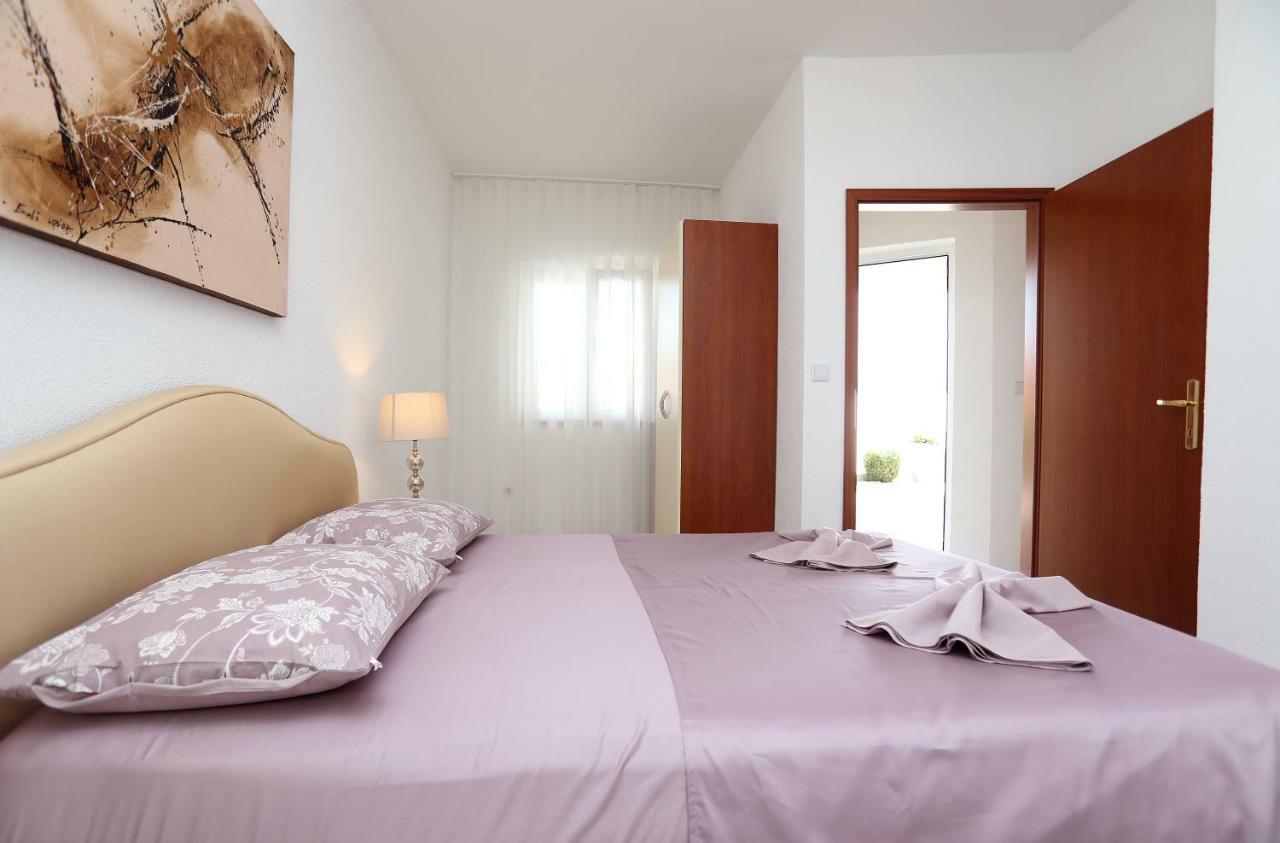 Apartment Katarina Трогир Екстериор снимка