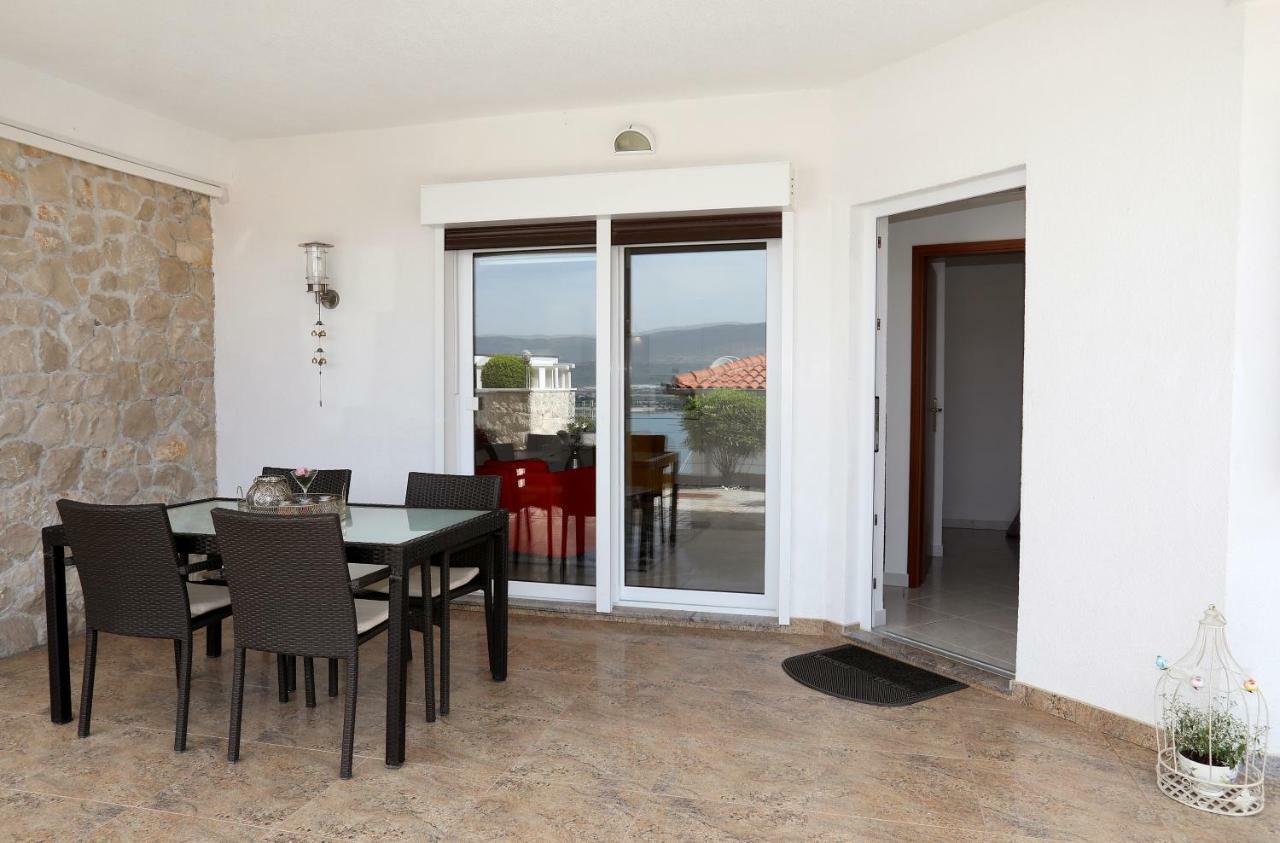 Apartment Katarina Трогир Екстериор снимка