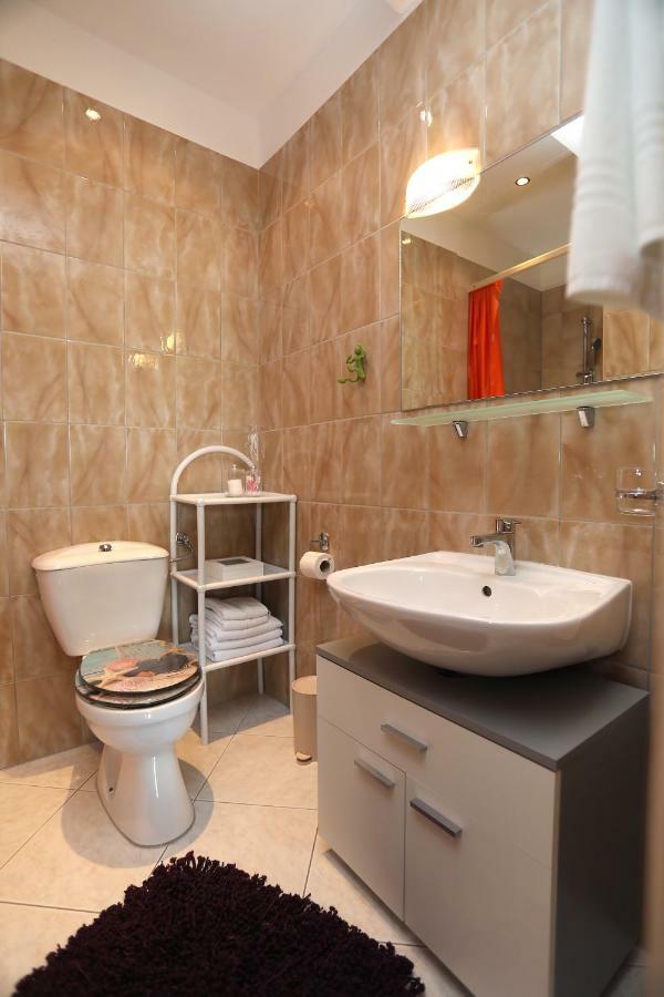 Apartment Katarina Трогир Екстериор снимка