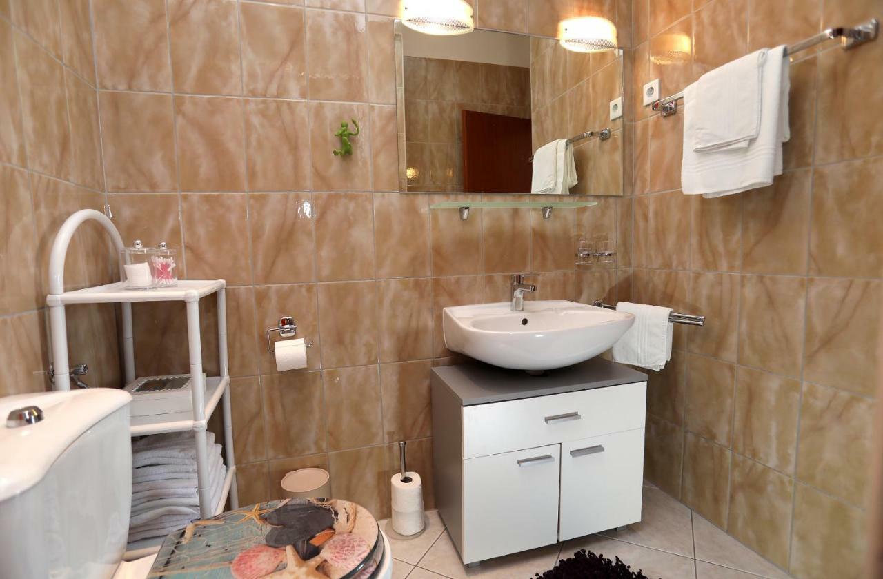 Apartment Katarina Трогир Екстериор снимка
